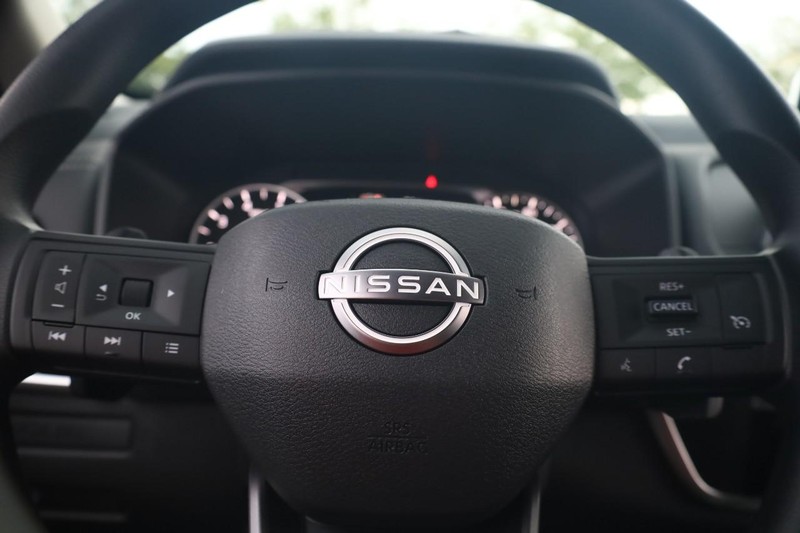 Nissan Rogue Vehicle Full-screen Gallery Image 9