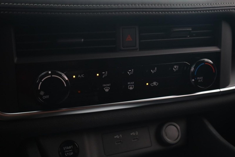 Nissan Rogue Vehicle Full-screen Gallery Image 13