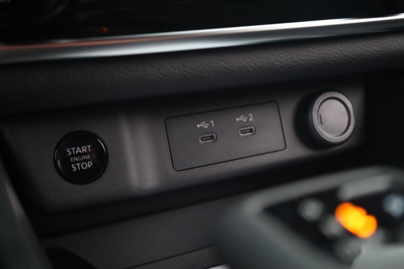 Nissan Rogue Vehicle Full-screen Gallery Image 14