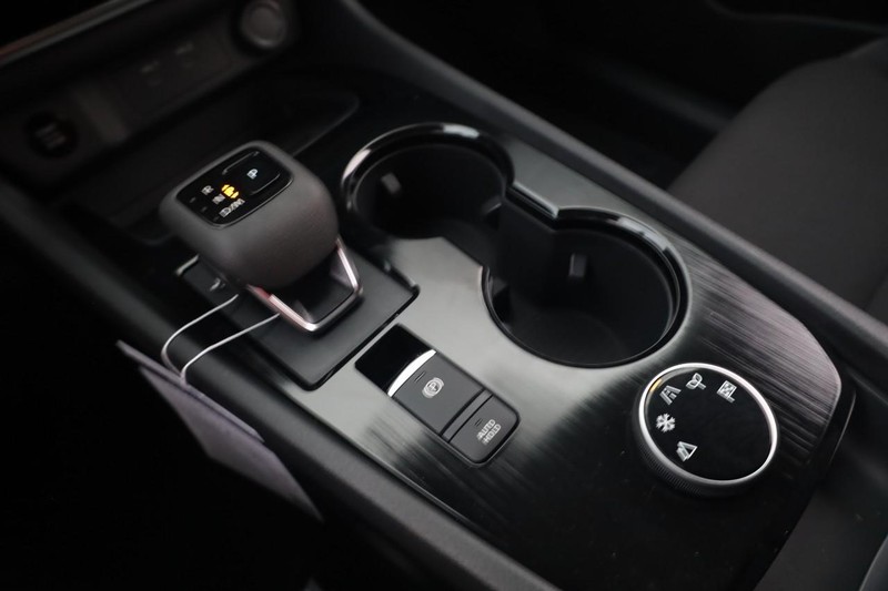 Nissan Rogue Vehicle Full-screen Gallery Image 15