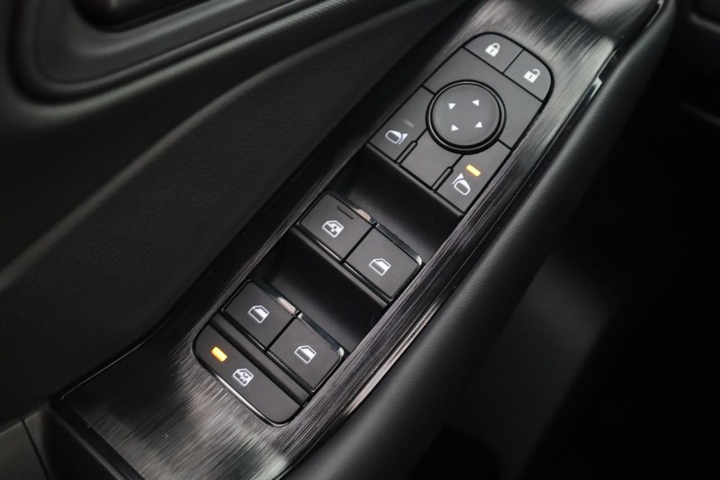 Nissan Rogue Vehicle Full-screen Gallery Image 17