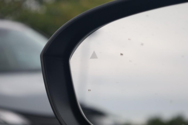 Nissan Rogue Vehicle Full-screen Gallery Image 19