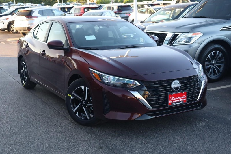 Nissan Sentra Vehicle Full-screen Gallery Image 2