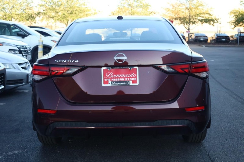 Nissan Sentra Vehicle Full-screen Gallery Image 6