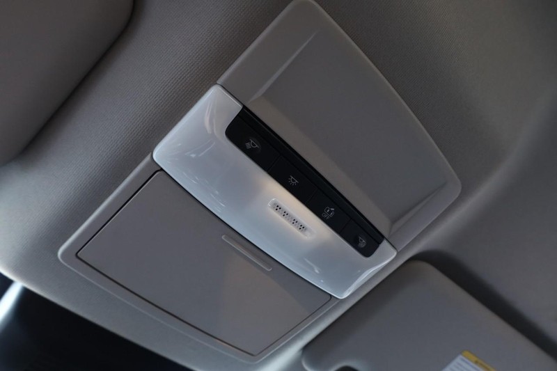 Nissan Sentra Vehicle Full-screen Gallery Image 16