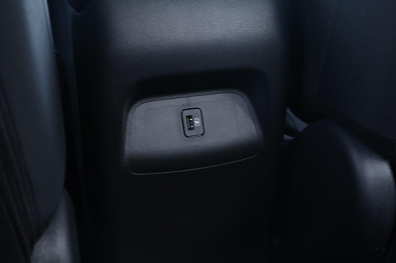 Nissan Sentra Vehicle Full-screen Gallery Image 20