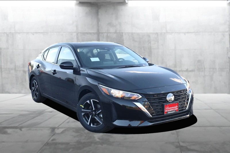 Nissan Sentra Vehicle Full-screen Gallery Image 2