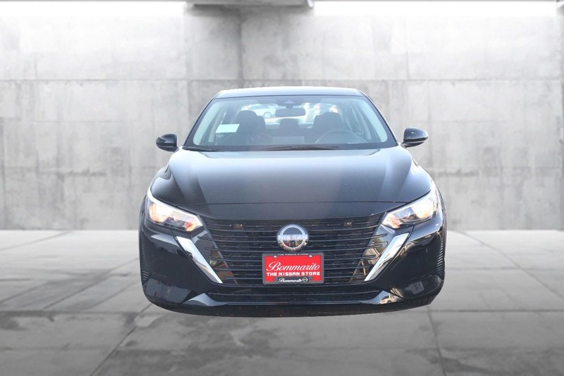 Nissan Sentra Vehicle Full-screen Gallery Image 4