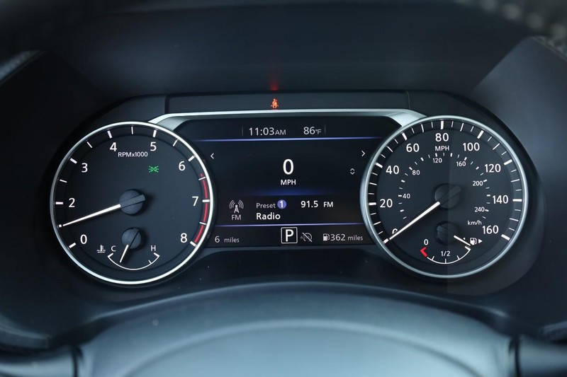 Nissan Sentra Vehicle Full-screen Gallery Image 10