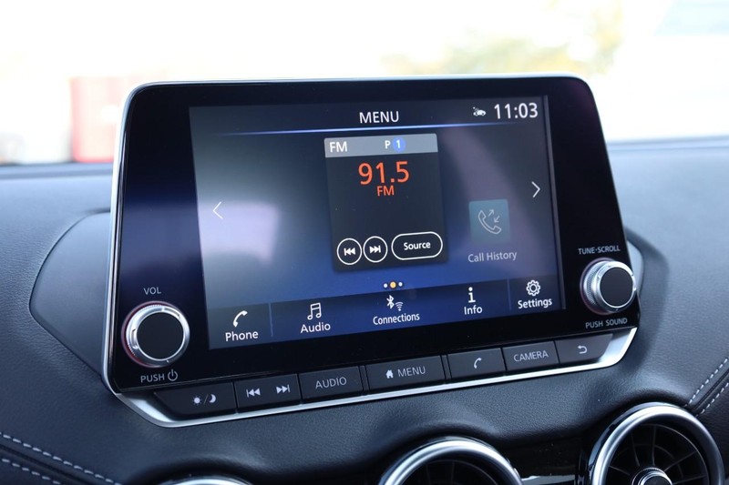 Nissan Sentra Vehicle Full-screen Gallery Image 11