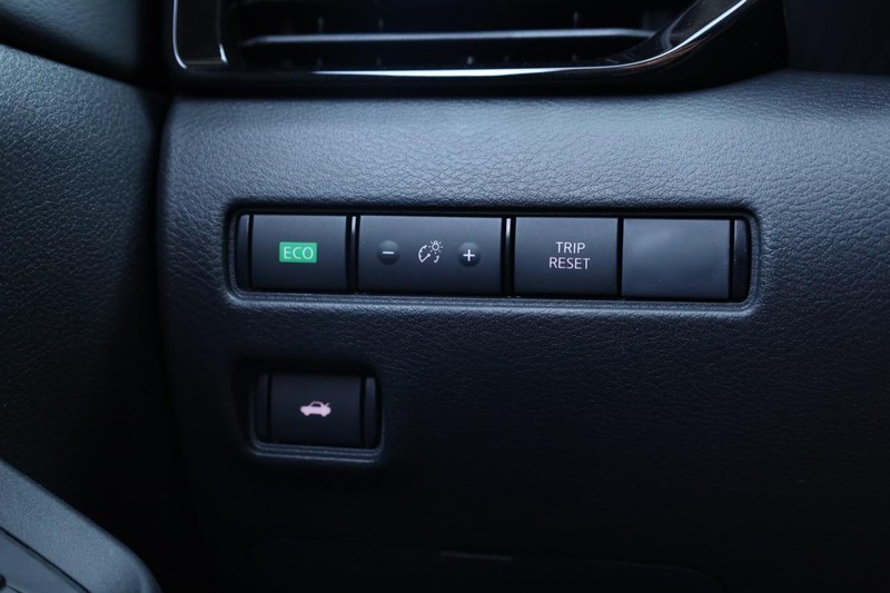 Nissan Sentra Vehicle Full-screen Gallery Image 18