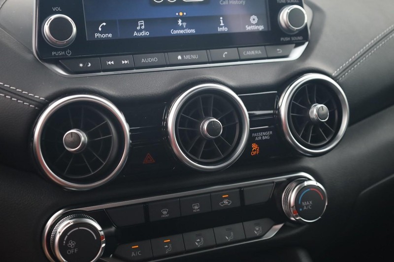 Nissan Sentra Vehicle Full-screen Gallery Image 13