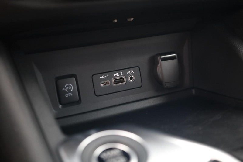 Nissan Sentra Vehicle Full-screen Gallery Image 15