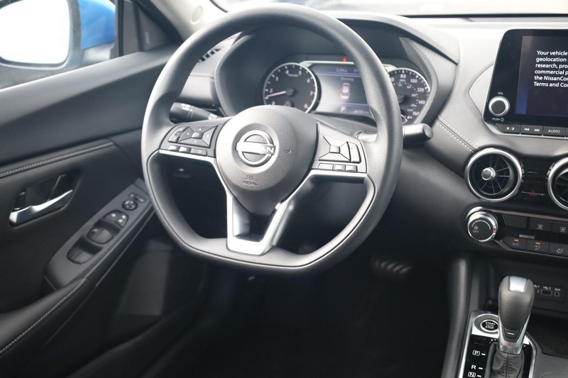 Nissan Sentra Vehicle Full-screen Gallery Image 23