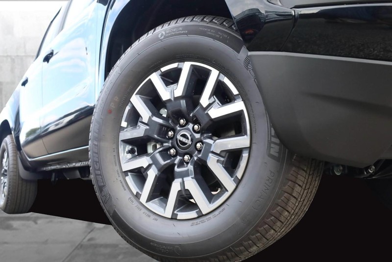 Nissan Frontier Vehicle Image 03