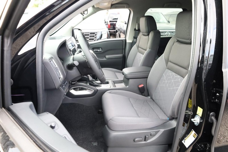 Nissan Frontier Vehicle Image 08