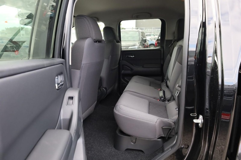 Nissan Frontier Vehicle Image 20