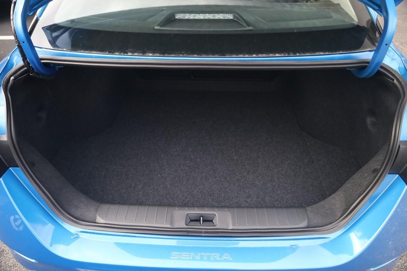 Nissan Sentra Vehicle Image 07