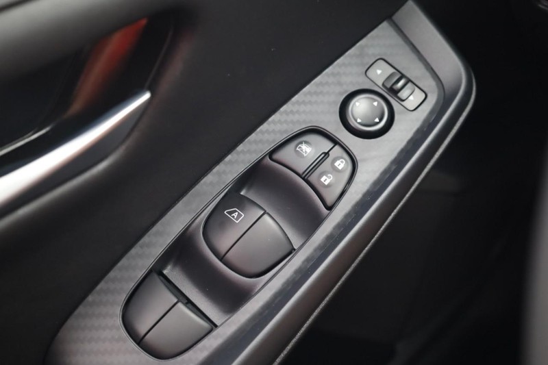 Nissan Sentra Vehicle Image 18