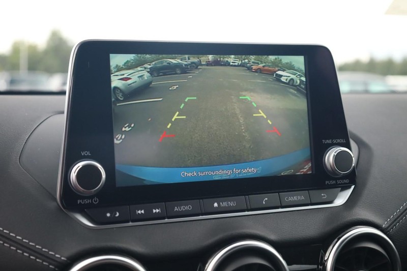 Nissan Sentra Vehicle Full-screen Gallery Image 12