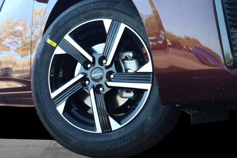 Nissan Sentra Vehicle Image 03