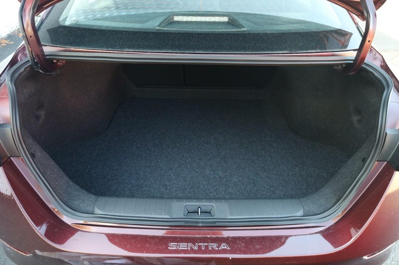 Nissan Sentra Vehicle Image 07