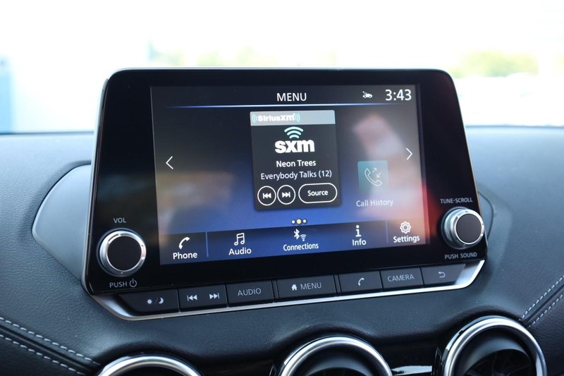 Nissan Sentra Vehicle Image 11