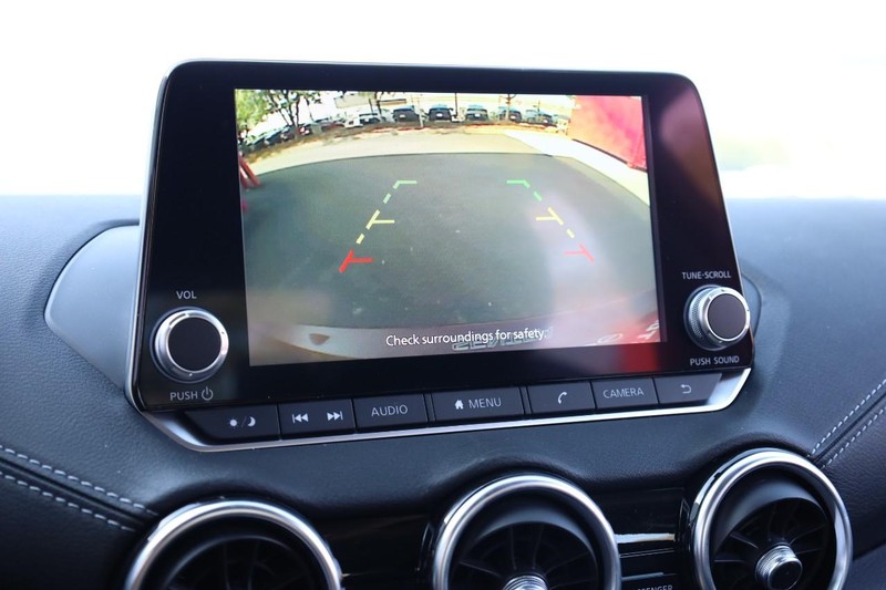 Nissan Sentra Vehicle Image 12