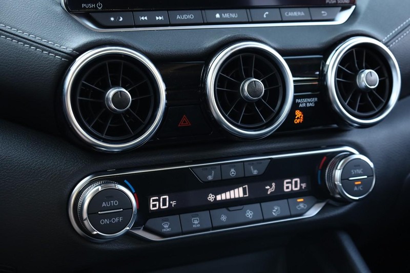 Nissan Sentra Vehicle Image 13