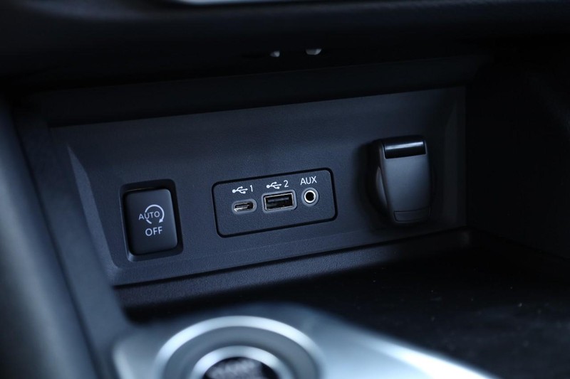 Nissan Sentra Vehicle Image 14