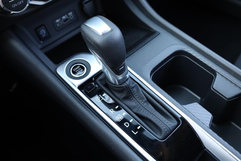 Nissan Sentra Vehicle Image 15