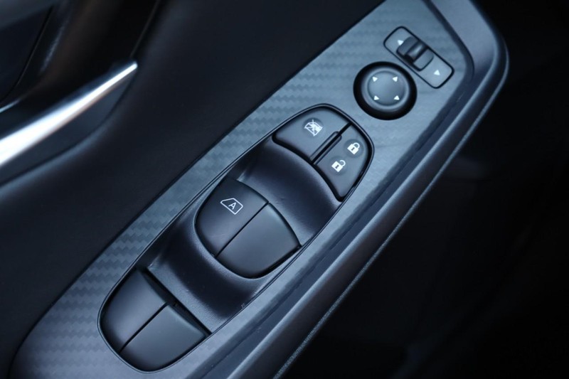 Nissan Sentra Vehicle Image 17