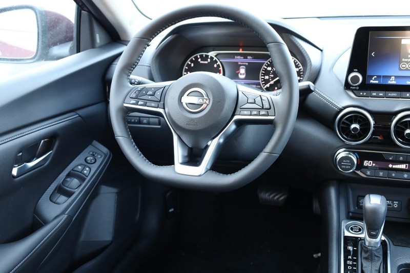 Nissan Sentra Vehicle Image 22