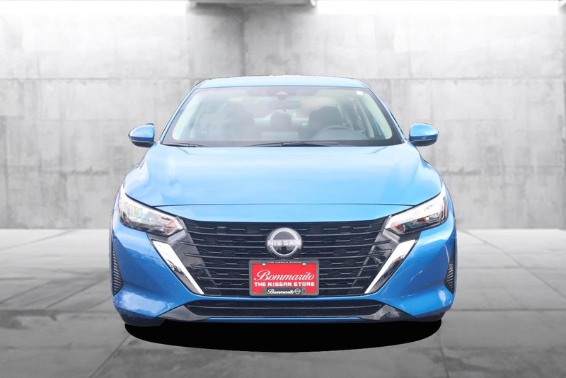 Nissan Sentra Vehicle Full-screen Gallery Image 4