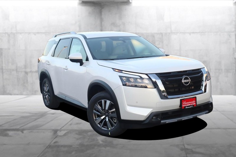 Nissan Pathfinder Vehicle Full-screen Gallery Image 2