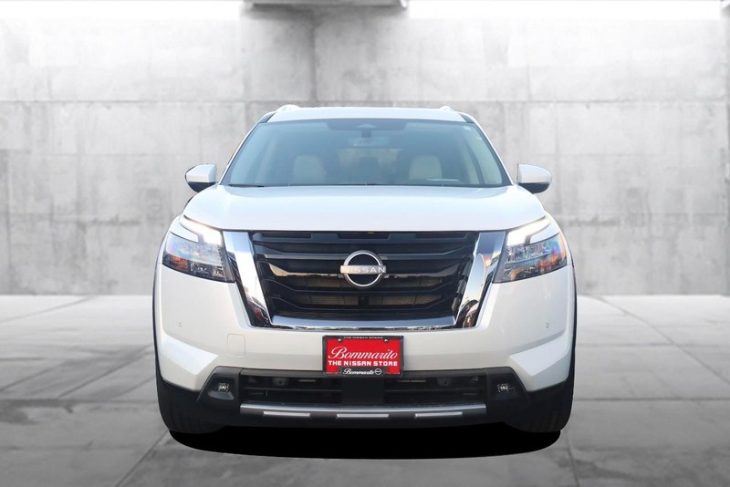 Nissan Pathfinder Vehicle Full-screen Gallery Image 4