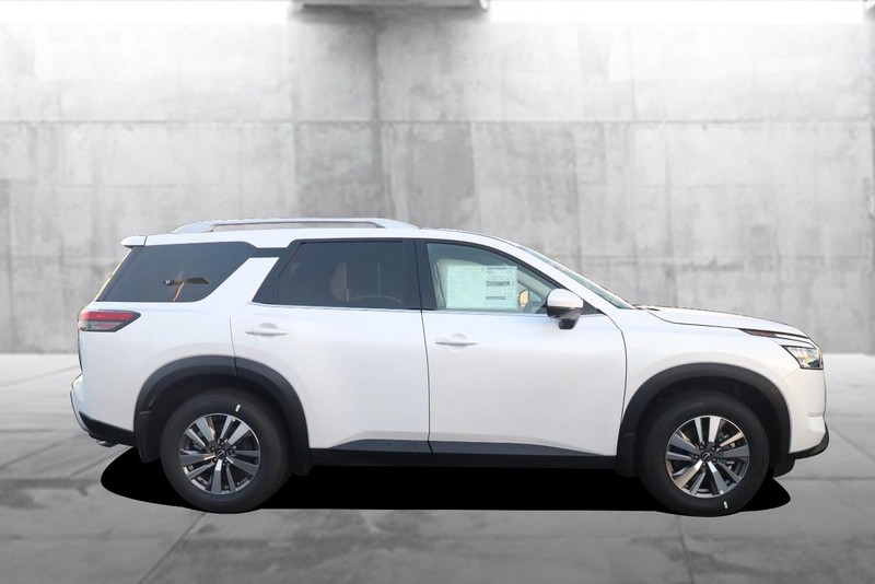 Nissan Pathfinder Vehicle Full-screen Gallery Image 5