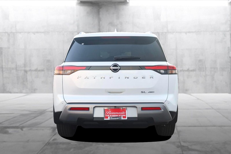 Nissan Pathfinder Vehicle Full-screen Gallery Image 6