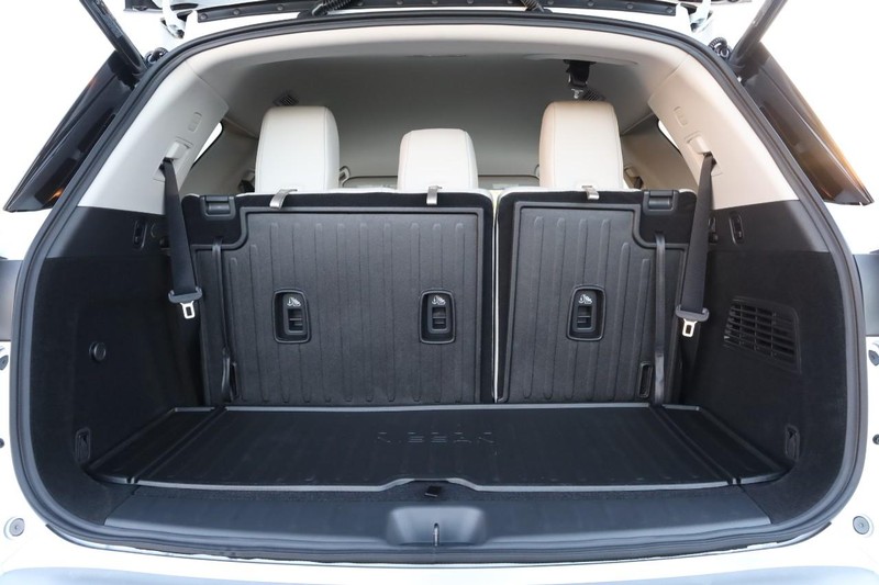 Nissan Pathfinder Vehicle Full-screen Gallery Image 8