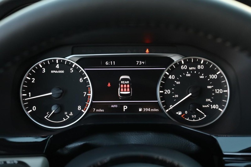 Nissan Pathfinder Vehicle Full-screen Gallery Image 13