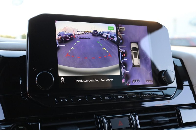 Nissan Pathfinder Vehicle Full-screen Gallery Image 16