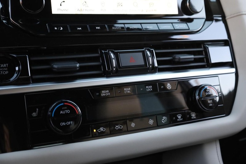 Nissan Pathfinder Vehicle Full-screen Gallery Image 17