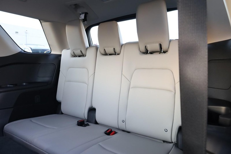 Nissan Pathfinder Vehicle Full-screen Gallery Image 29