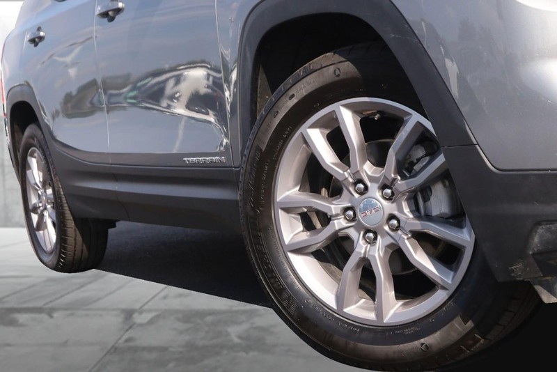 GMC Terrain Vehicle Full-screen Gallery Image 03