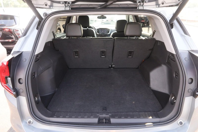 GMC Terrain Vehicle Full-screen Gallery Image 07