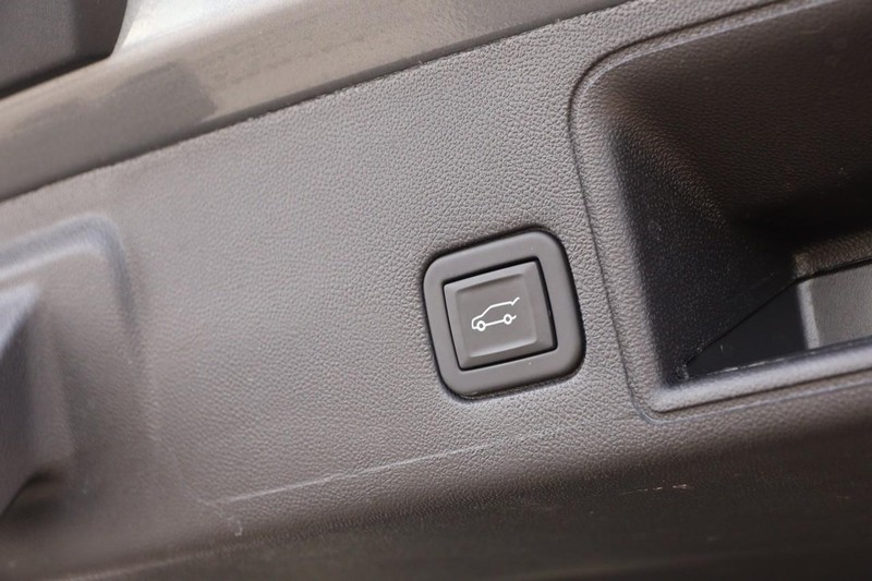 GMC Terrain Vehicle Full-screen Gallery Image 08