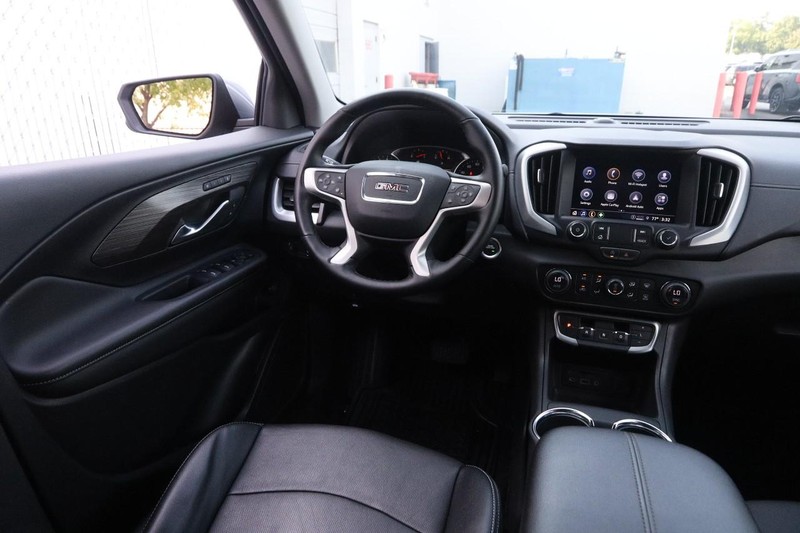 GMC Terrain Vehicle Full-screen Gallery Image 22