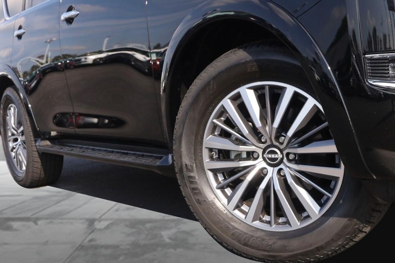 Nissan Armada Vehicle Image 03