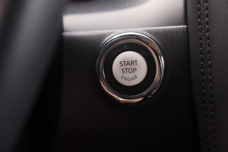 Nissan Armada Vehicle Image 17