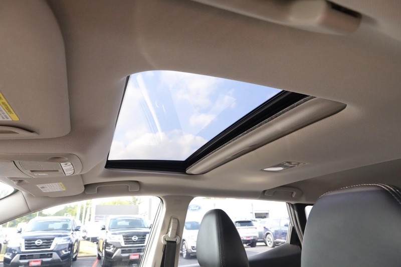 Nissan Rogue Sport Vehicle Image 08